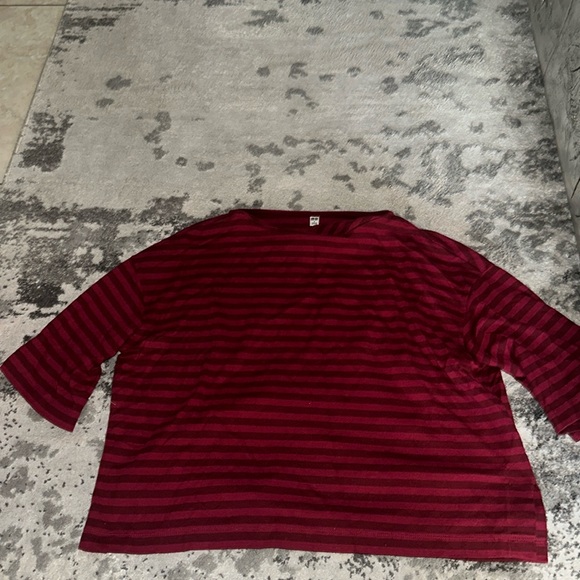 Uniqlo Tops - Uniqlo burgundy stripped quarter sleeve top